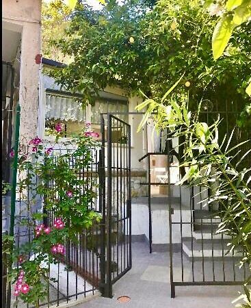 Garden House Apartments In เนเปิลส์ ภายนอก รูปภาพ