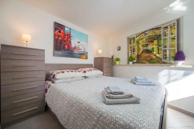 Garden House Apartments In เนเปิลส์ ภายนอก รูปภาพ