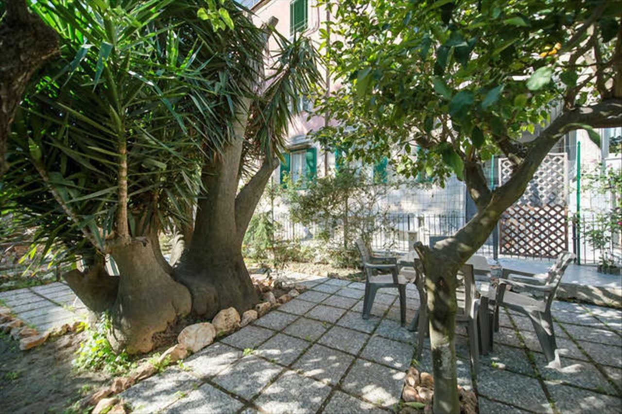 Garden House Apartments In เนเปิลส์ ภายนอก รูปภาพ
