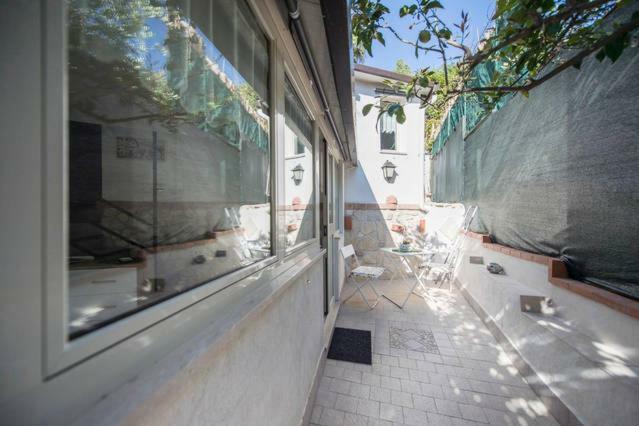 Garden House Apartments In เนเปิลส์ ภายนอก รูปภาพ